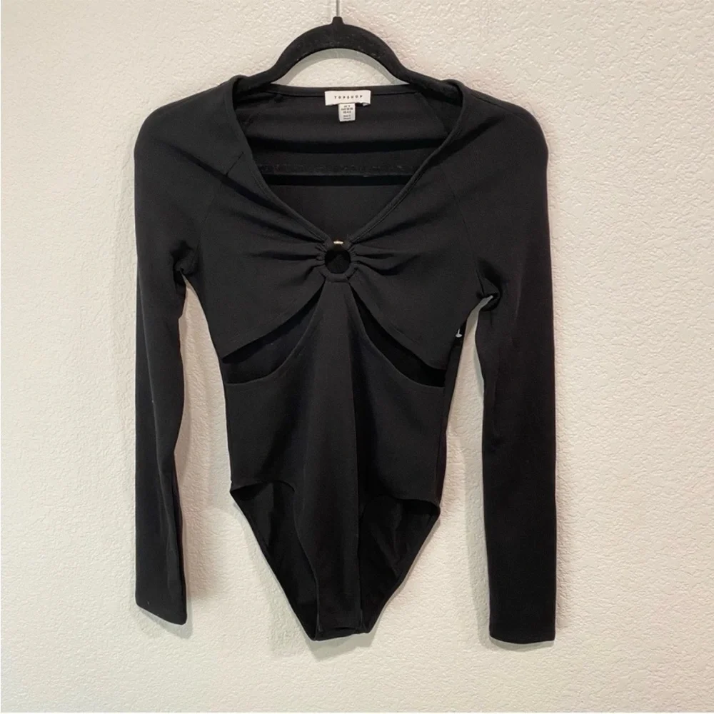 NWOT Topshop O-Ring Cutout Long Sleeve Ribbed Bodysuit in Black. Size S